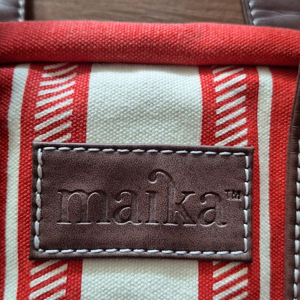 Maika crossbody computer